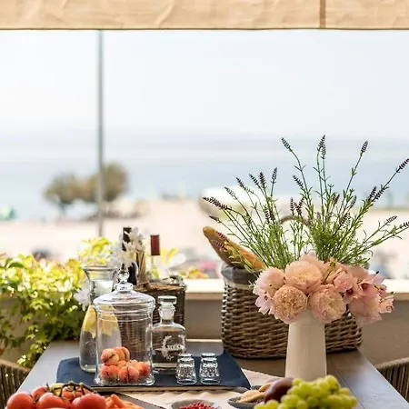 Apartment Velebis Superior - Luxurious One-room With Jacuzzi - Prestigious Location By The Sea In The New Center Of Znjan - Panoramic View Of The Sea And Islands - Free Garage Parking - Buralux