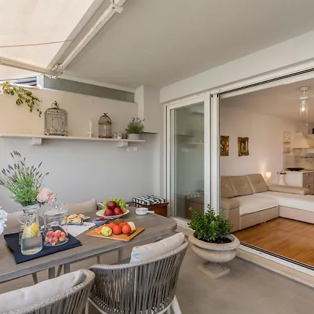 Velebis Superior - Luxurious One-room With Jacuzzi - Prestigious Location By The Sea In The New Center Of Znjan - Panoramic View Of The Sea And Islands - Free Garage Parking - Buralux Split