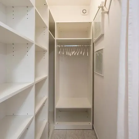 Velebis Superior - Luxurious One-room With Jacuzzi - Prestigious Location By The Sea In The New Center Of Znjan - Panoramic View Of The Sea And Islands - Free Garage Parking - Buralux Apartman *