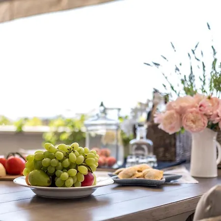 Apartman Velebis Superior - Luxurious One-room With Jacuzzi - Prestigious Location By The Sea In The New Center Of Znjan - Panoramic View Of The Sea And Islands - Free Garage Parking - Buralux *