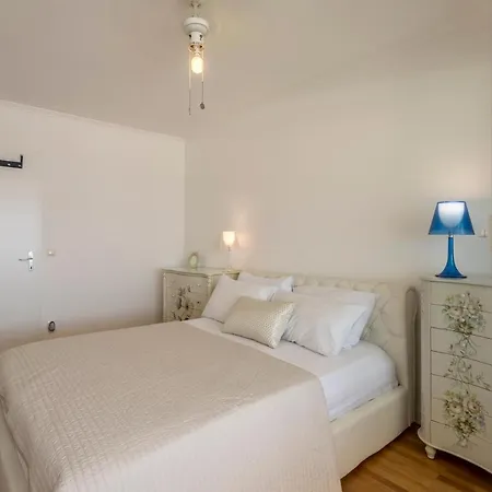 Velebis Superior - Luxurious One-room With Jacuzzi - Prestigious Location By The Sea In The New Center Of Znjan - Panoramic View Of The Sea And Islands - Free Garage Parking - Buralux