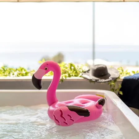 Apartman Velebis Superior - Luxurious One-room With Jacuzzi - Prestigious Location By The Sea In The New Center Of Znjan - Panoramic View Of The Sea And Islands - Free Garage Parking - Buralux