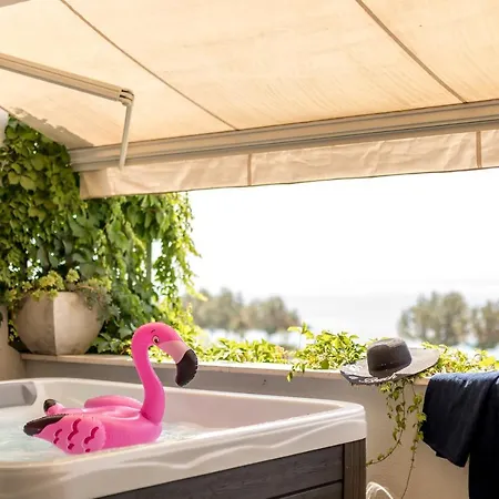 Velebis Superior - Luxurious One-room With Jacuzzi - Prestigious Location By The Sea In The New Center Of Znjan - Panoramic View Of The Sea And Islands - Free Garage Parking - Buralux