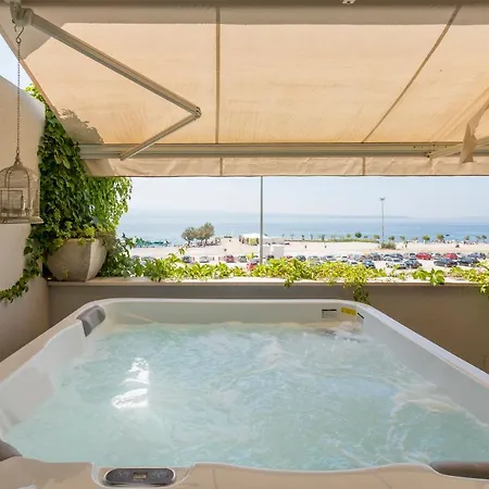 Apartman Velebis Superior - Luxurious One-room With Jacuzzi - Prestigious Location By The Sea In The New Center Of Znjan - Panoramic View Of The Sea And Islands - Free Garage Parking - Buralux *