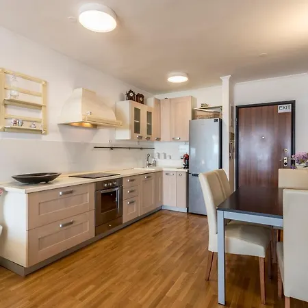 Apartman Velebis Superior - Luxurious One-room With Jacuzzi - Prestigious Location By The Sea In The New Center Of Znjan - Panoramic View Of The Sea And Islands - Free Garage Parking - Buralux *