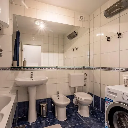 Velebis Superior - Luxurious One-room With Jacuzzi - Prestigious Location By The Sea In The New Center Of Znjan - Panoramic View Of The Sea And Islands - Free Garage Parking - Buralux Apartman Split