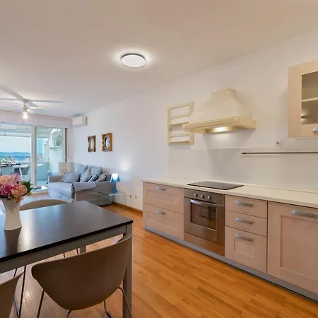 Velebis Superior - Luxurious One-room With Jacuzzi - Prestigious Location By The Sea In The New Center Of Znjan - Panoramic View Of The Sea And Islands - Free Garage Parking *