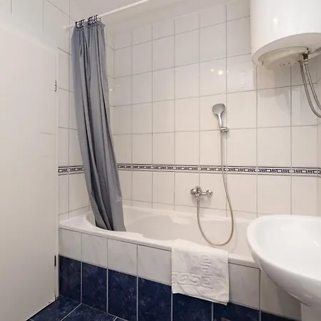 Velebis Superior - Luxurious One-room With Jacuzzi - Prestigious Location By The Sea In The New Center Of Znjan - Panoramic View Of The Sea And Islands - Free Garage Parking Апартаменти