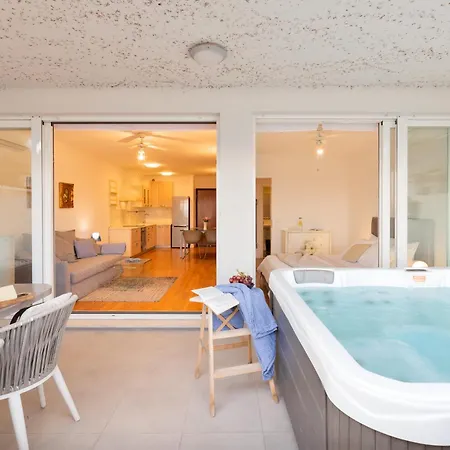 Velebis Superior - Luxurious One-room With Jacuzzi - Prestigious Location By The Sea In The New Center Of Znjan - Panoramic View Of The Sea And Islands - Free Garage Parking Апартаменти *