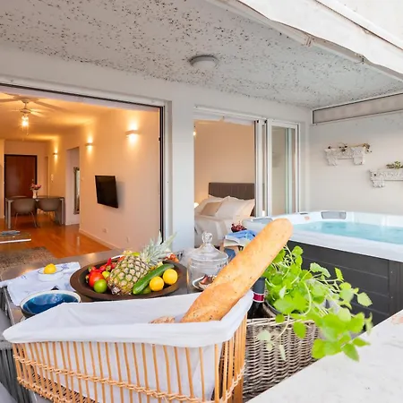 Velebis Superior - Luxurious One-room With Jacuzzi - Prestigious Location By The Sea In The New Center Of Znjan - Panoramic View Of The Sea And Islands - Free Garage Parking Апартаменти