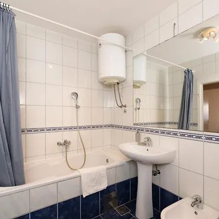Velebis Superior - Luxurious One-room With Jacuzzi - Prestigious Location By The Sea In The New Center Of Znjan - Panoramic View Of The Sea And Islands - Free Garage Parking *