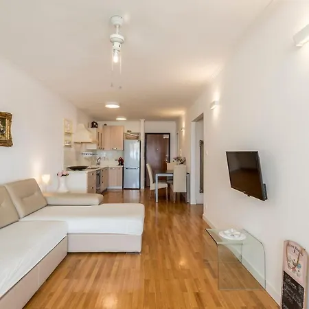 Velebis Superior - Luxurious One-room With Jacuzzi - Prestigious Location By The Sea In The New Center Of Znjan - Panoramic View Of The Sea And Islands - Free Garage Parking - Buralux *