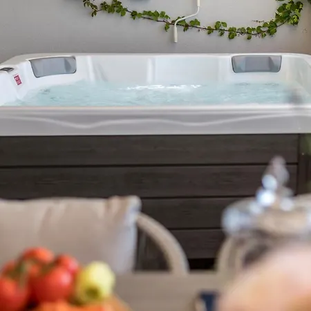 Velebis Superior - Luxurious One-room With Jacuzzi - Prestigious Location By The Sea In The New Center Of Znjan - Panoramic View Of The Sea And Islands - Free Garage Parking - Buralux * 斯普利特